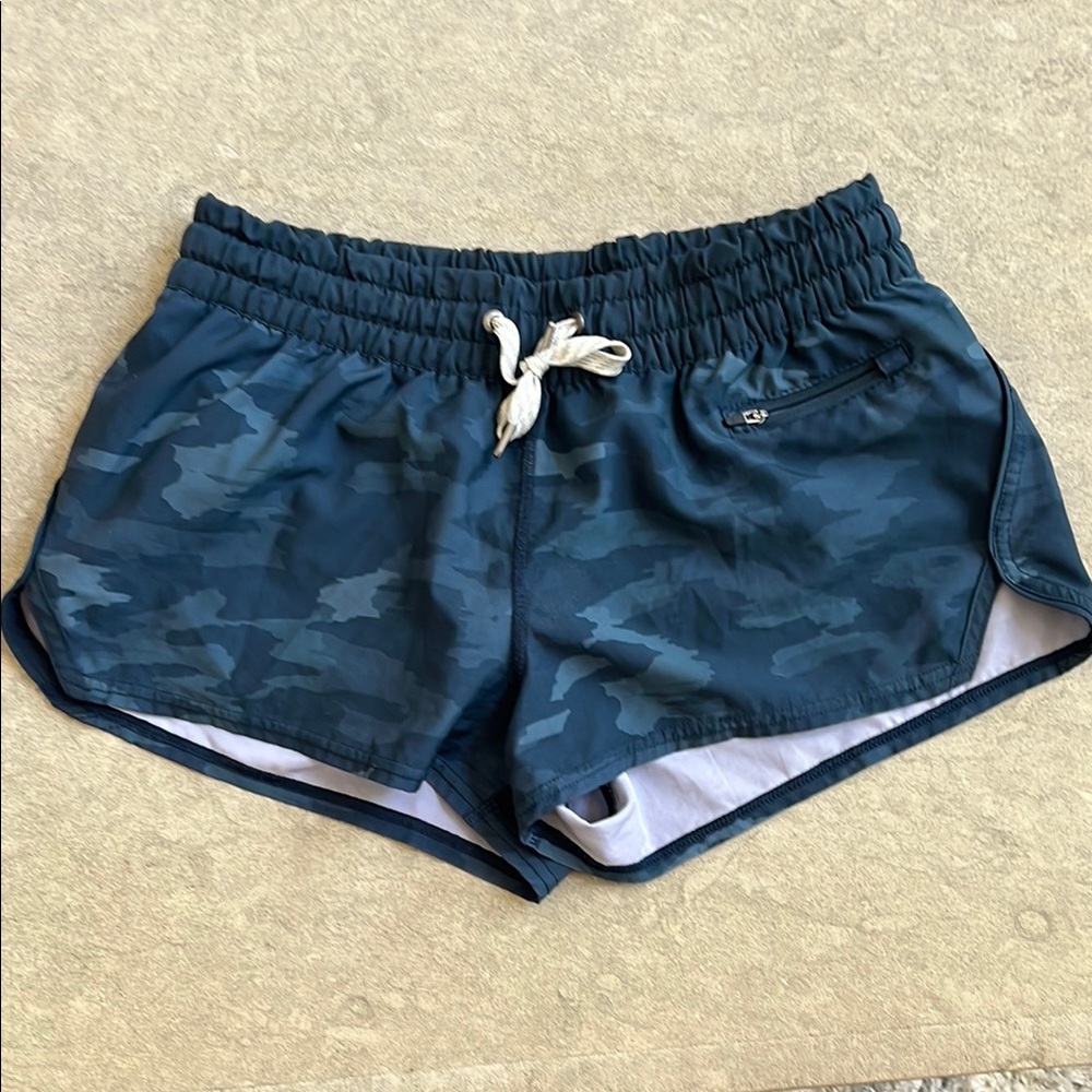 EUC Vuori Clementine Short - Size Small